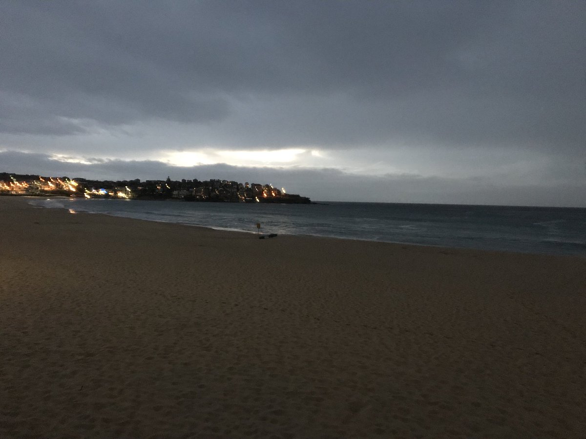 IrelandSydney's tweet photo. Some very Irish weather this morning at Bondi for #DIL2018 But a great turnout despite the rain! #dilsydney https://t.co/SflwQ9ocW1