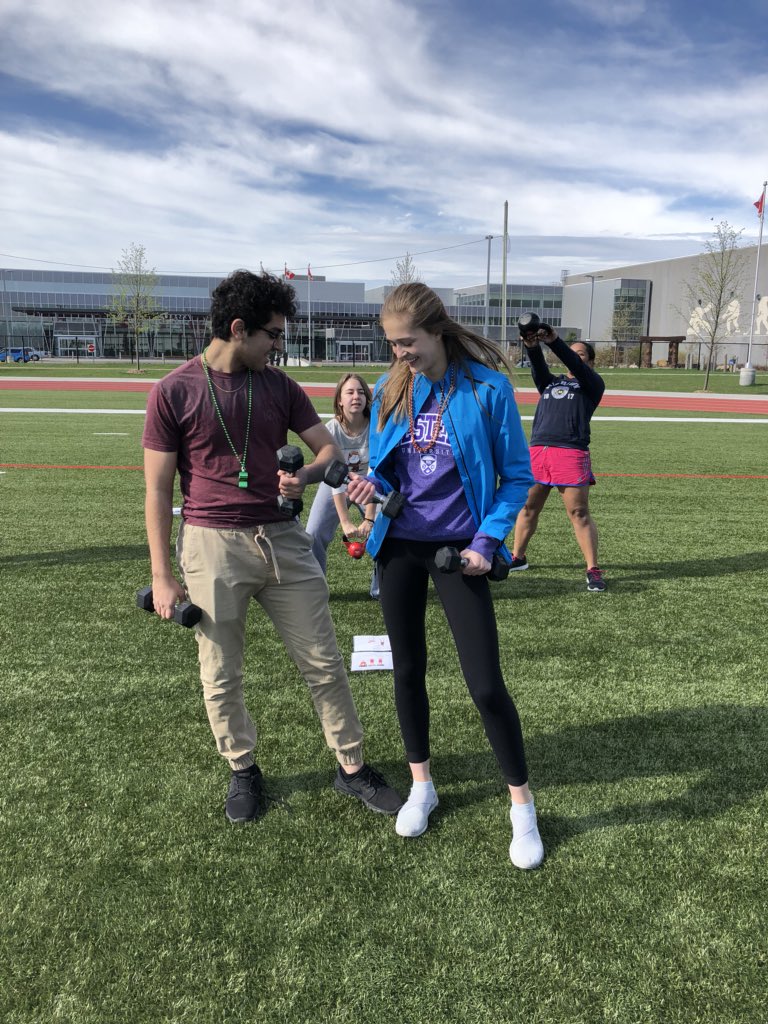Carling84's tweet photo. @NPCupdates Health and Wellness Expo was an incredible experience! Awesome to see so many students working on their wellness! #EdWeek2018 #MakeItGrand #whatsyourwellness #healthymind #healthybody @GEDSB https://t.co/SVxozuG2EE
