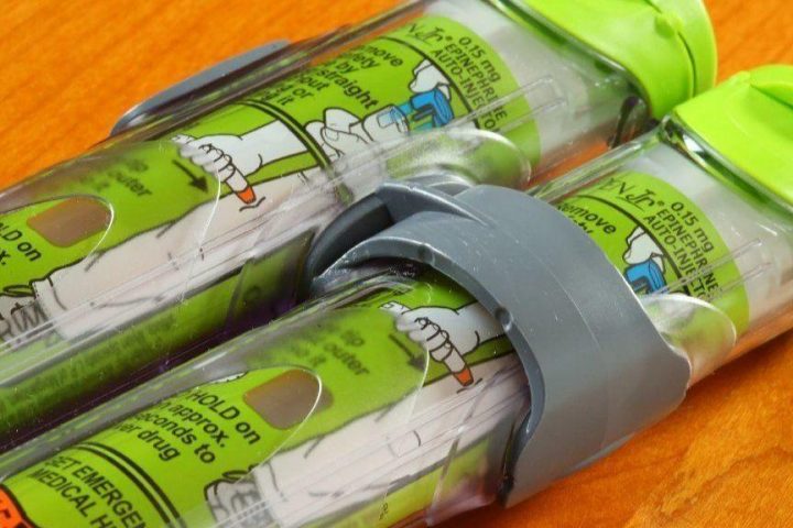 theILchronicle's tweet photo. A shortage of EpiPens is alarming patients in #Illinois and across the country. https://t.co/9P0pVfvFny https://t.co/MVpwKmk2bI