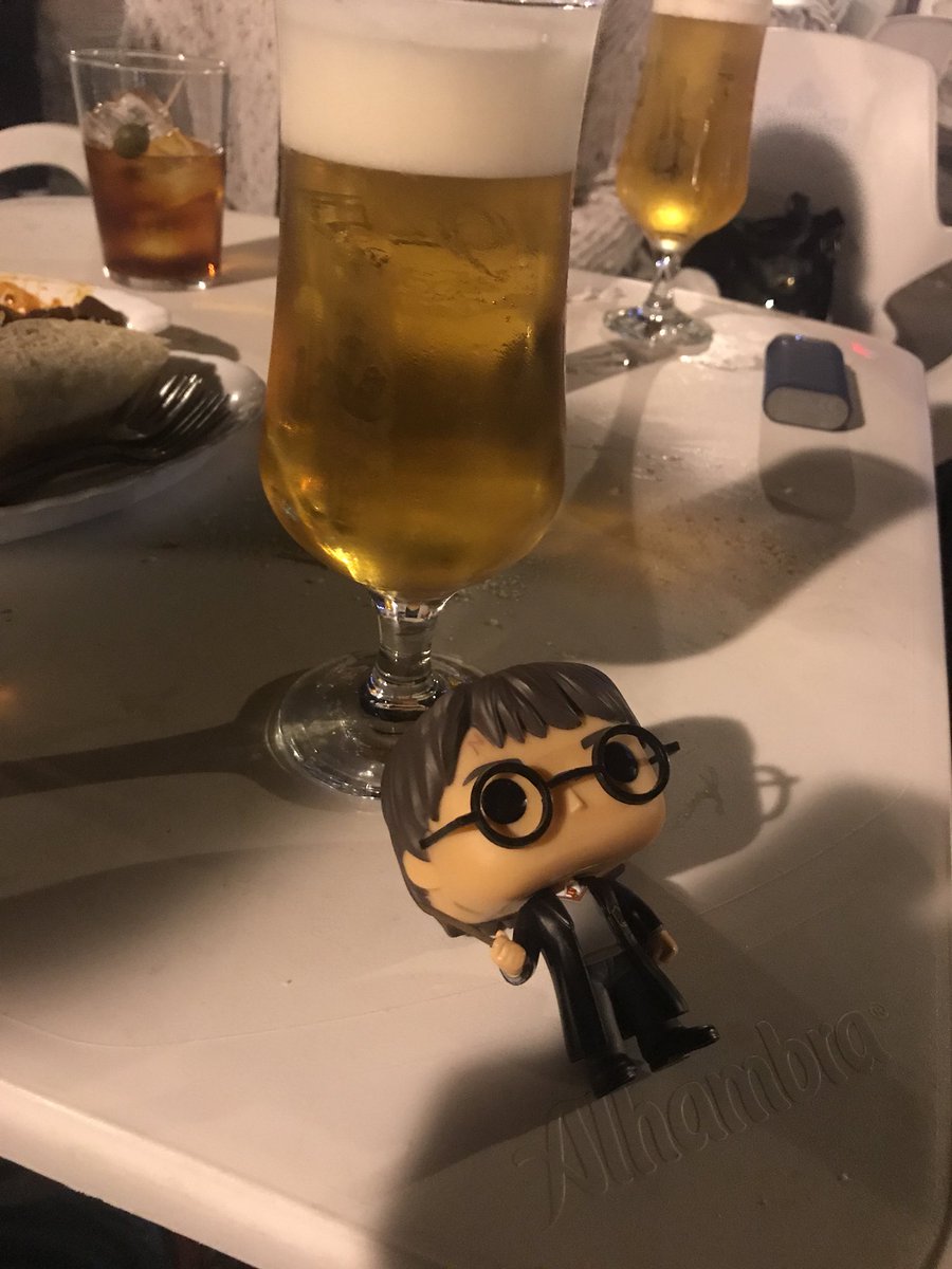 HarryPotterJr93's tweet photo. Maldito @MrCuarter y su ritmo bebiendo 🍺 ya voy doblao 🤪 asi que a dormir en breve 😴 @JornadaJGA @ManoliFM @AzaharaTIC @jlred1978 @SergyYuma @franqv15 @MiguelChumillas @DanyHumanitas  #JGA18 https://t.co/UxhsGXEyfi
