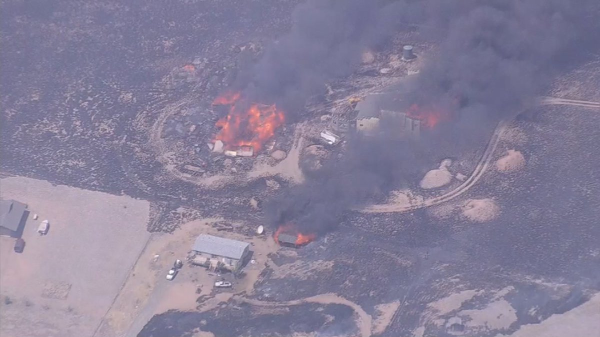 missmountrose's tweet photo. #UPDATE: Officials say the #89EFire is now called the #ViewpointFire, burning south of #ChinoValley
https://t.co/fKjDzQ1iUC https://t.co/zBto6QlqU2