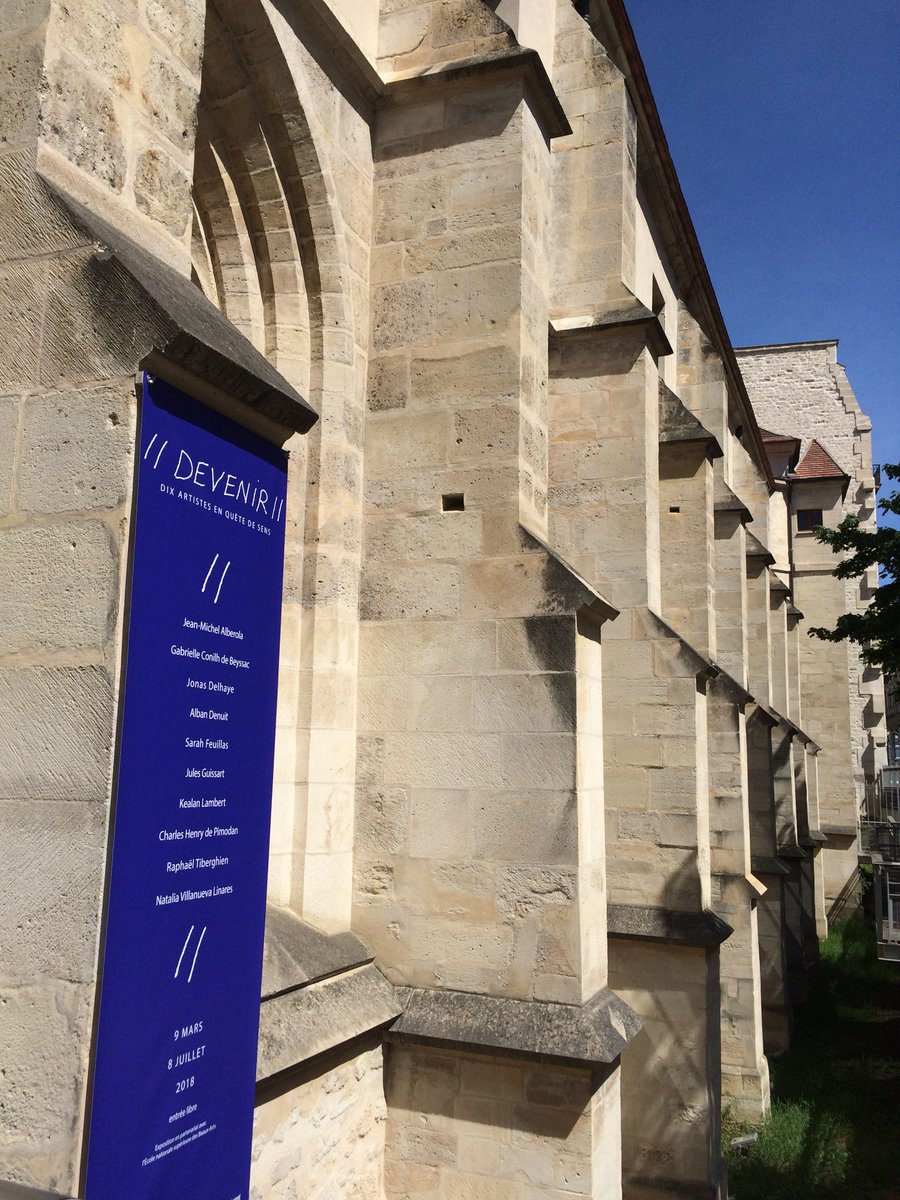 adriengoetz's tweet photo. En ce moment au @CBernardins, deuxième acte de l’#ExpoDevenir conçue avec les @beauxartsparis : venez voir #Pimodan, jeune artiste qui dessine ce qui se passe autour de lui sur un long ruban de papier qui a déjà 10 mètres de long ... https://t.co/RE1FcQxNfu