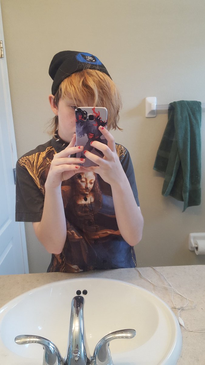 cathaunt's tweet photo. Goth look of the day https://t.co/JXbgiwkRu3