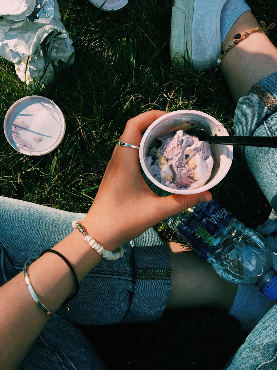 BlueHenKatie's tweet photo. UDairy ice cream at #SeniorFling https://t.co/pi3Gljxdl6