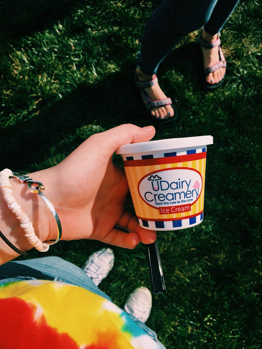 BlueHenKatie's tweet photo. UDairy ice cream at #SeniorFling https://t.co/pi3Gljxdl6