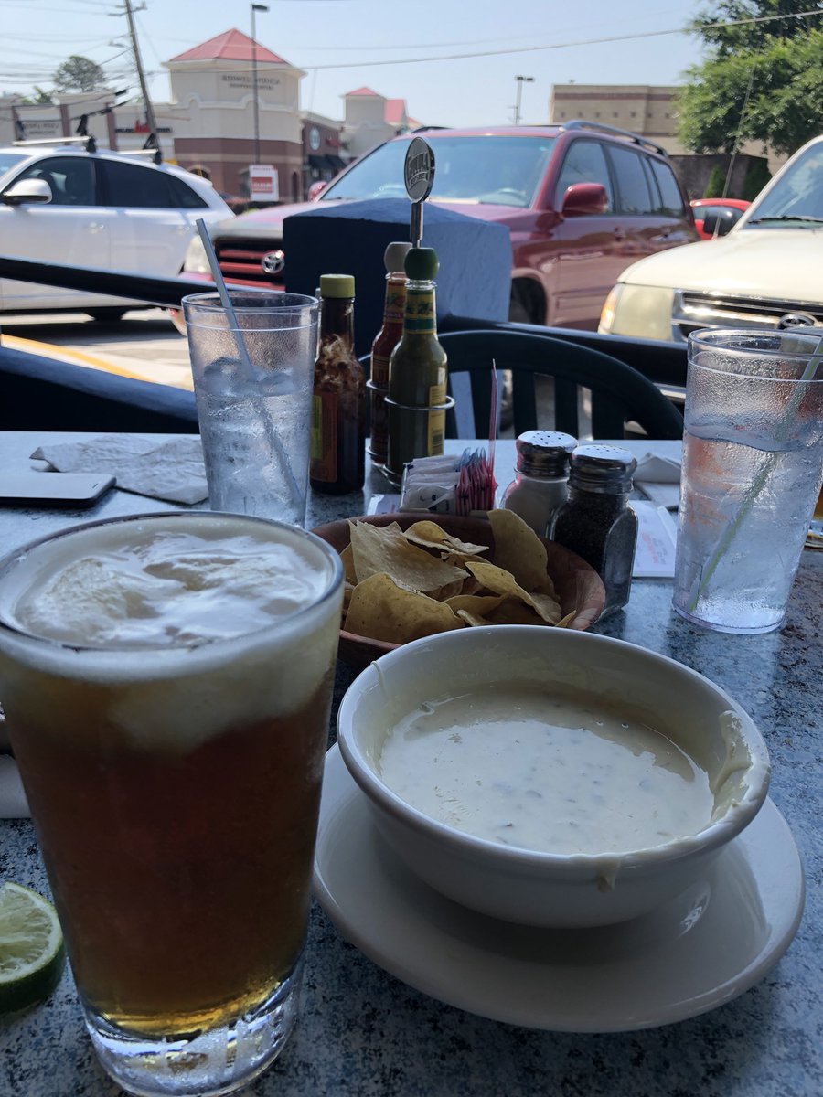 joemurray27's tweet photo. Miss getting cheese dip like this, can’t find it anywhere in #NYC. So glad I got to meet up with @gr8hambino08 and #Philty and catch up on old times in #Atlanta https://t.co/nty9nfa0Tv