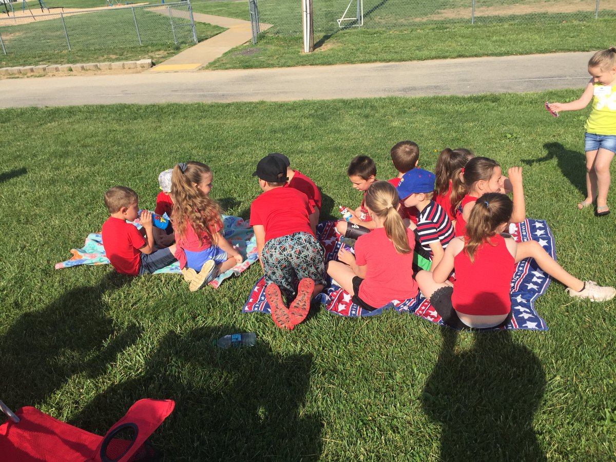 LaurenPerrymanK's tweet photo. My Kindergartners were very supportive of their friends running and loved cheering them on! Then they were ready to cool off with some popsicles. #liltrojans #proudteacher https://t.co/tnIFQL6p29