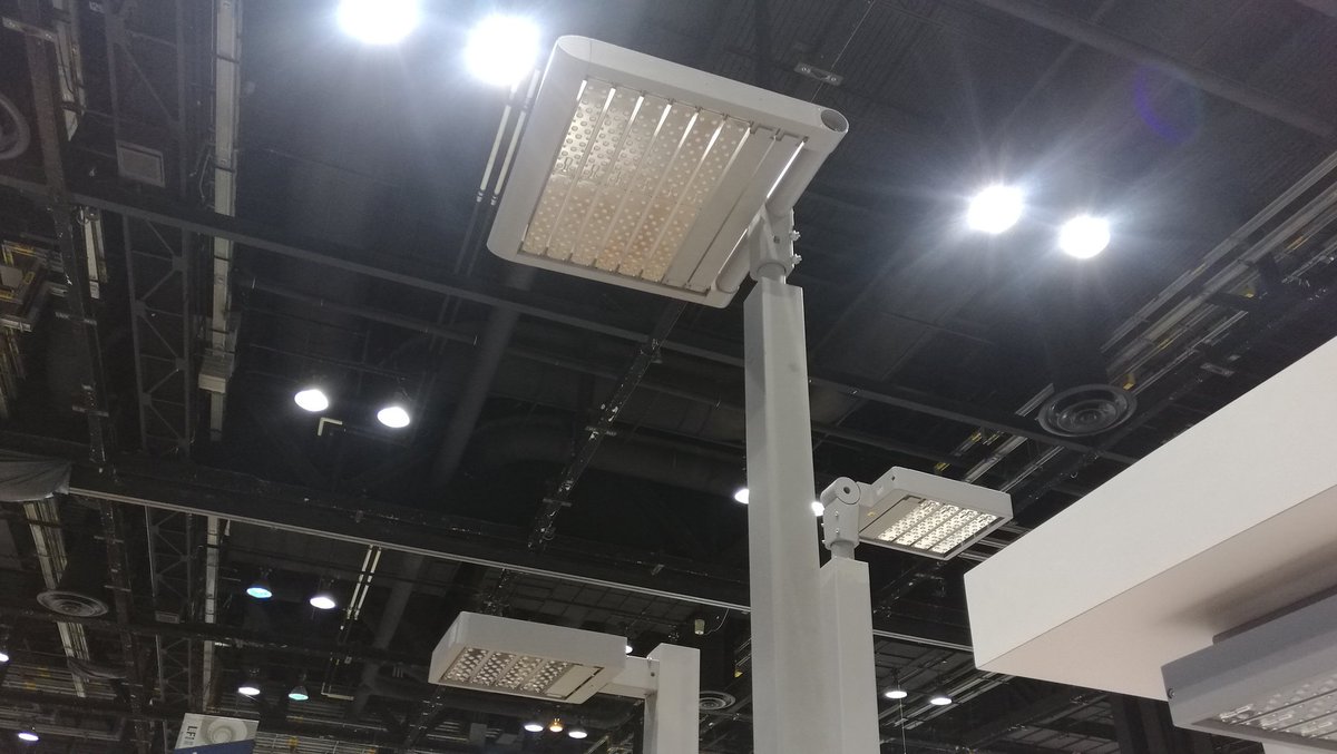 HugoLEDpro's tweet image. #Shoebox style #led #area lights shinning at #LFI2018 Chicago
