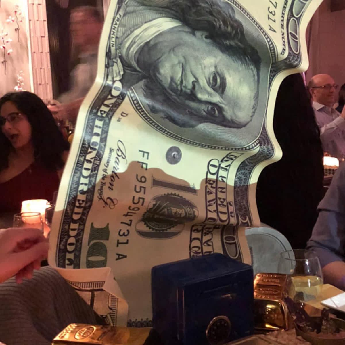 Barton_G_LA's tweet photo. Heading into the weekend like Dolla Dolla Bill Y'all!!!!  
📸:@just.marina.618
#bartong #bartongla #dessert #dessertporn #dolladollabillsyall #dessertPorn #chocolate #gold #torch #torched #epic #whereElse #la #laEats #losAngeles #food #foodPorn https://t.co/ZbCD4Rs5jr