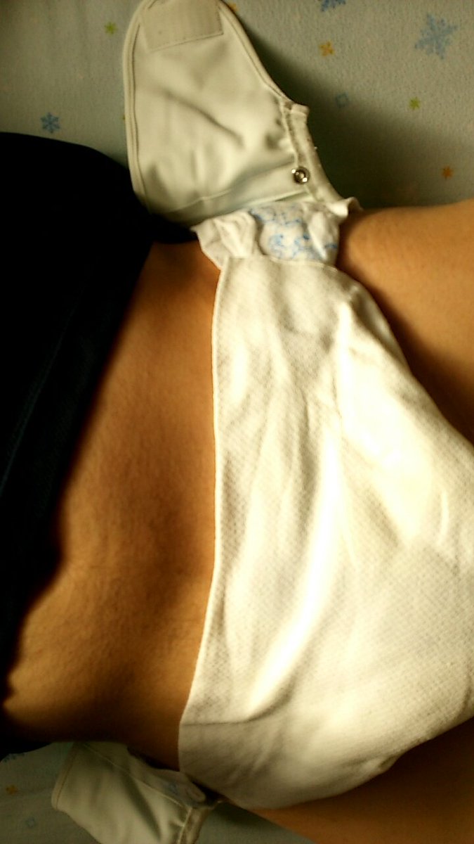 おむつのなかは びしょびしょ