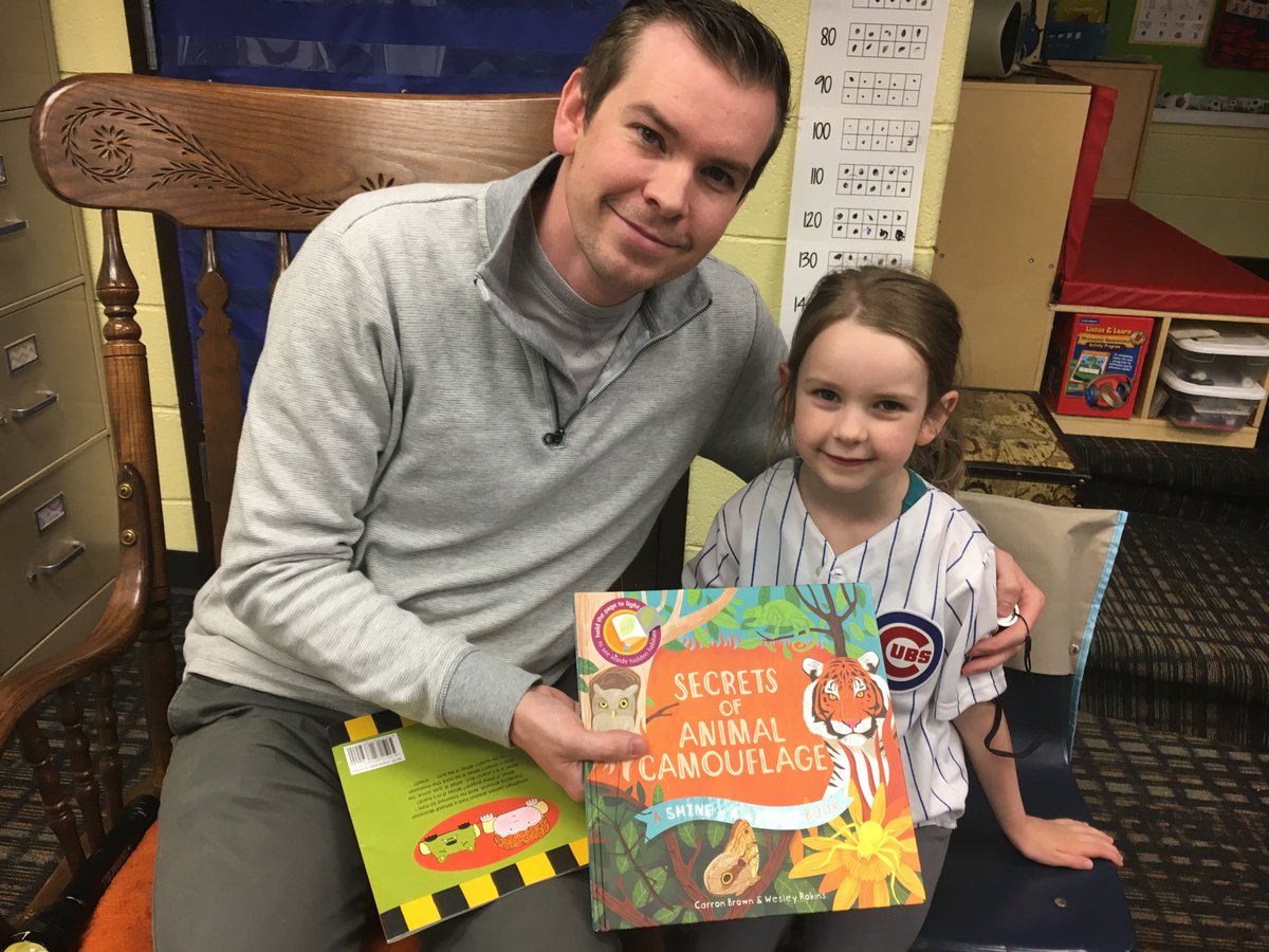 ESKindergarten's tweet photo. How exciting - 2 mystery readers in one day!! We were full of excitement reading in the dark! #elsierra58 #dg58learns https://t.co/aWEkebrjOk