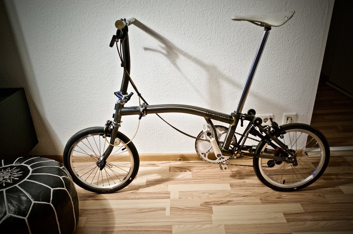 gianyosh's tweet photo. Finally here! My first Brompton. Raw Lacquer Custom. Thx to https://t.co/84qA5lrp8J https://t.co/pkd720HM16