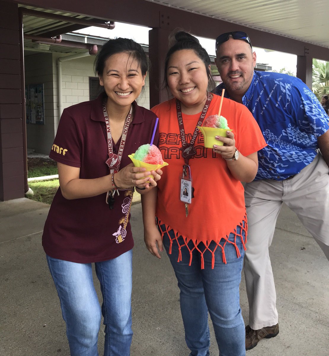 ShyMats's tweet photo. When your class wins Shave Ice for having perfect attendance and the CAS shows up to photo bomb 🍧 @CASKeone @keonepoko https://t.co/1okQuya4wT