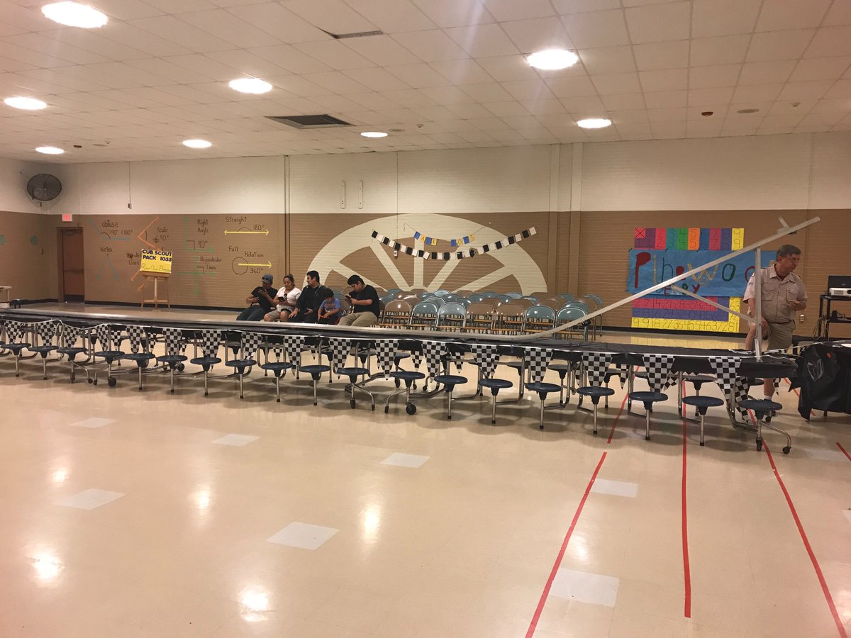 PrairieQueenES's tweet photo. CubScouts getting ready for the Pinewood Derby. @OKCPS @LauraLemorris #lifeatthePQ https://t.co/C2cUuiMe1o