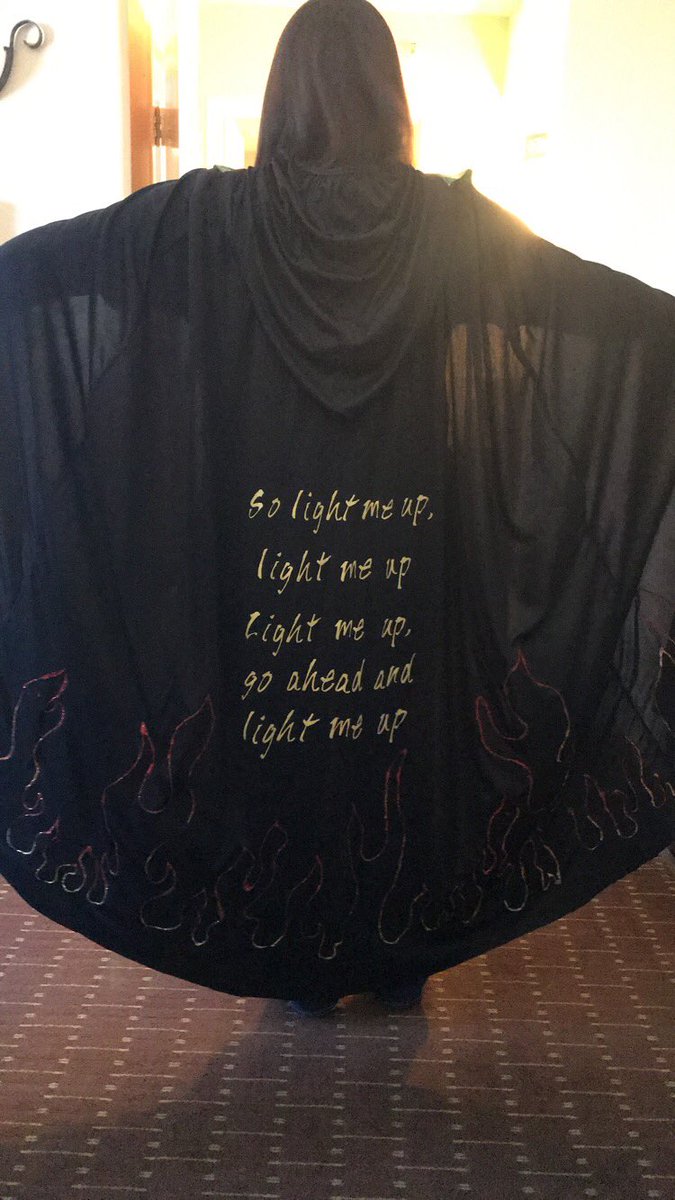 Brianna_BAMF's tweet image. THE SNAKE MOM HERSELF! @taylorswift13 @taylornation13 here is your biggest fan herself! #repTourSantaClara #snakemom #tsweezy #tswifty #TSSNAKEPIT #HappyMothersDay2018 #mothersdaygift #stepmom #family #taylorobsessed