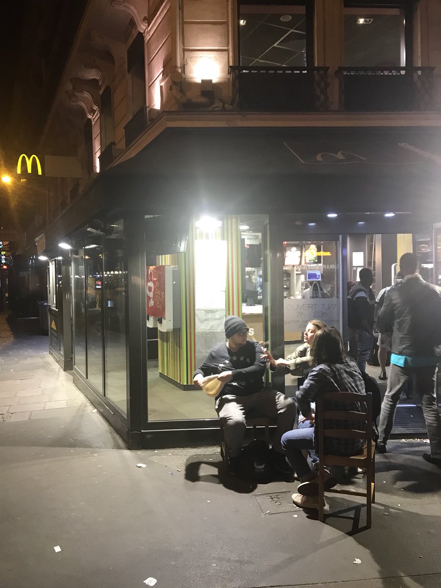 CgtMcDonaldsIDF's tweet photo. #McDo Magenta occupé par grévistes et manifestants pour une durée illimitée ! #venezcommevousetes https://t.co/9bRiWxepWG