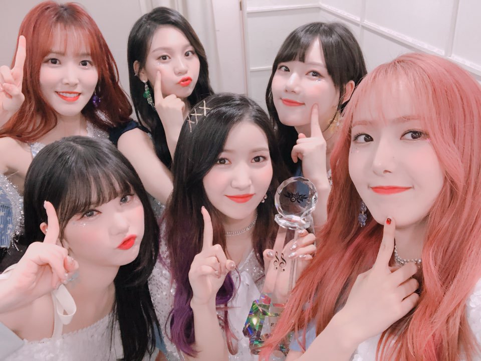 GFriendTR's tweet photo. 180511 G-Friend Twitter güncellemesi.🎉💜

"Kkya 💕 #Buddy sayesinde bugün de 1'inciyiz.🎖 #MusicBank #TFTMN4thWin'e kadar herkes bizimle olduğu için başardık! Anlıyorsunuz, dimi? Daima birlikte olalım 👍🏻" https://t.co/n6yBhkD5Kp
