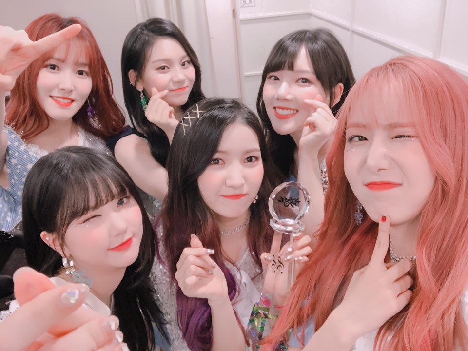 GFriendTR's tweet photo. 180511 G-Friend Twitter güncellemesi.🎉💜

"Kkya 💕 #Buddy sayesinde bugün de 1'inciyiz.🎖 #MusicBank #TFTMN4thWin'e kadar herkes bizimle olduğu için başardık! Anlıyorsunuz, dimi? Daima birlikte olalım 👍🏻" https://t.co/n6yBhkD5Kp