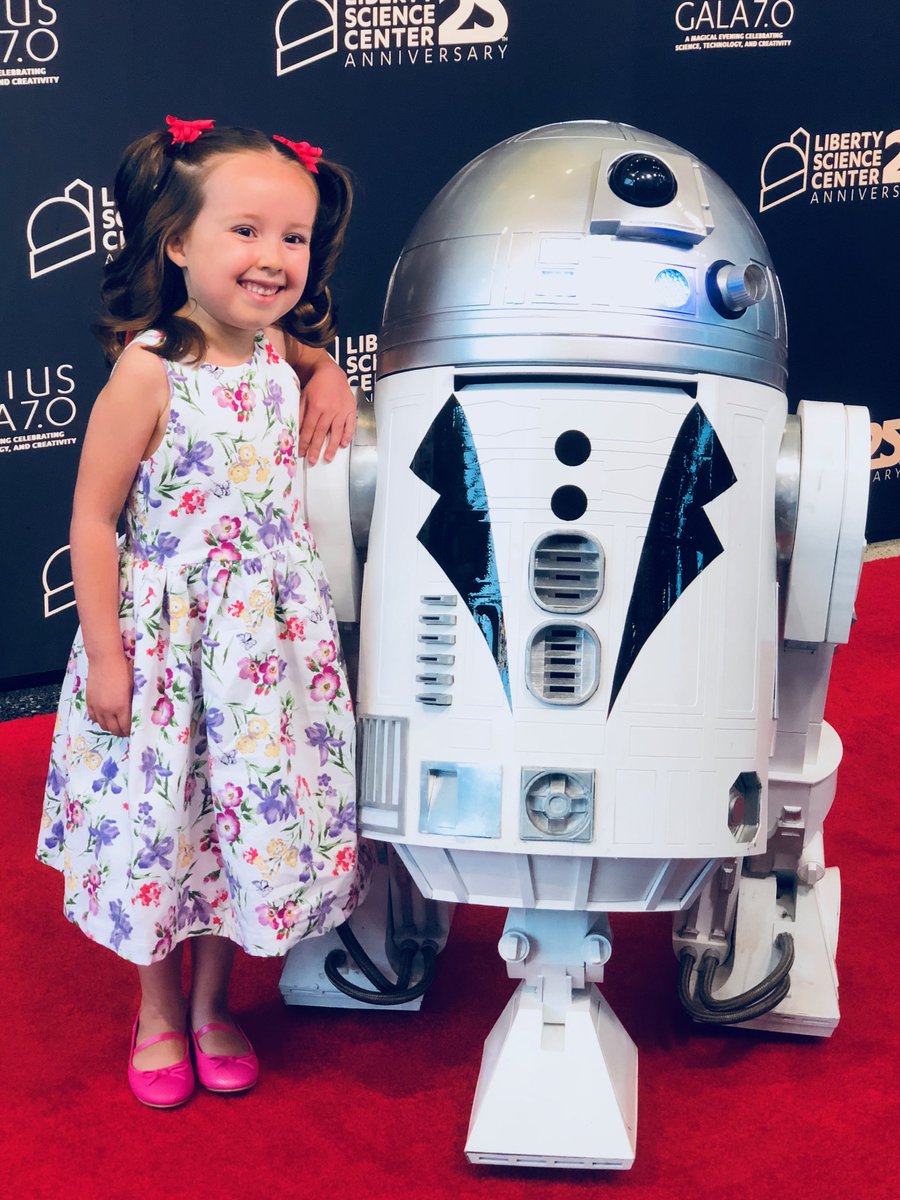 LibertySciCtr's tweet photo. Tonight at the #GeniusGala we're joined by two special guests – #BrielleMilla and #R2D2! Brielle is a young science lover who has appeared multiple times on @TheEllenShow due to her love and passion for science. We're thrilled to have her! https://t.co/pYVjoCYYVi