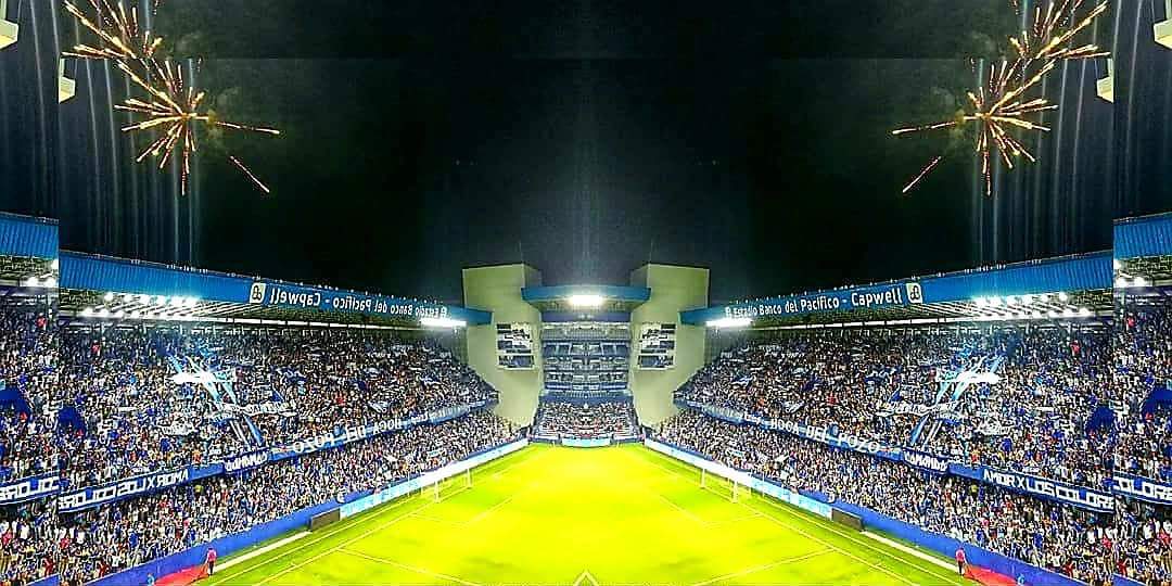 REmelecista's tweet photo. Laaaaaaaa ciudad hoy vibra va saltar Emelec\😎//
...........la hinchada canta! Y ya lo ve .....Y ya lo ve
los azules te lleeeeeevan tatuado en la piel 🎺🎸🎼🎵
#ViernesDistinto #HoyJuegaElCampeóN #EsqueTuEresMiVida #LaCalderaEstaDeFiesta🏟 https://t.co/gbuZXh7UtN