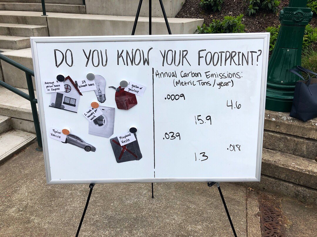 uoclimateaction's tweet photo. Come check us out at the EMU! We are right across from the beer garden π»π Play our new game about emissions π and show us you follow us to get some candy!! π we also have PRIZES!!!! We are here until 6 π
#ducksgogreen #clinateaction #candy #carbon #ducks #UOCAT https://t.co/etXQRenffE