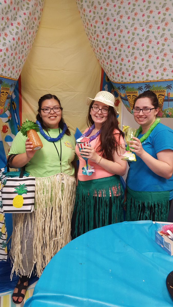 BushraPrinceton's tweet photo. Teachers enjoying the Hawaii theme during the Teacher Appreciation Week #TLEPrinceton #LearnPlayGrow #TeacherAppreciationDay https://t.co/FdnAEMf64W