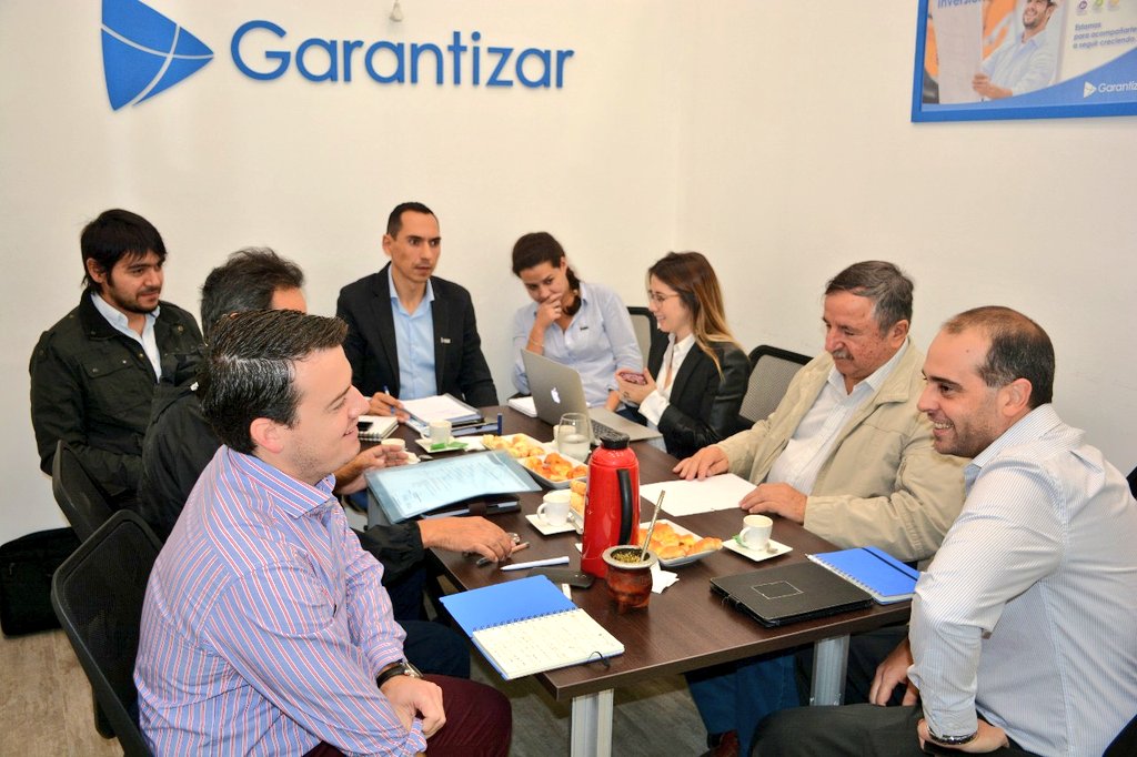 EntidadEnlace's tweet photo. 🔧Por indicaciones de nuestro Gobernador @domingopeppo participamos de la Reunión del Gabinete Federal integrada por la #CasadelaProducciónChaco dependiente del @PRODUCCION_ARG ; @Garantizar ; @BICE_Arg e @INTIargentina 

🔧Facilitación de acceso al crédito para PyMES

@OcampoAlc https://t.co/TSxrAKeiaa