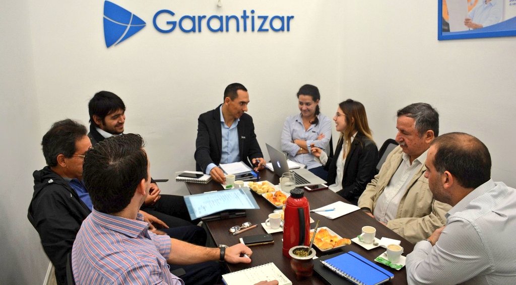 EntidadEnlace's tweet photo. 🔧Por indicaciones de nuestro Gobernador @domingopeppo participamos de la Reunión del Gabinete Federal integrada por la #CasadelaProducciónChaco dependiente del @PRODUCCION_ARG ; @Garantizar ; @BICE_Arg e @INTIargentina 

🔧Facilitación de acceso al crédito para PyMES

@OcampoAlc https://t.co/TSxrAKeiaa