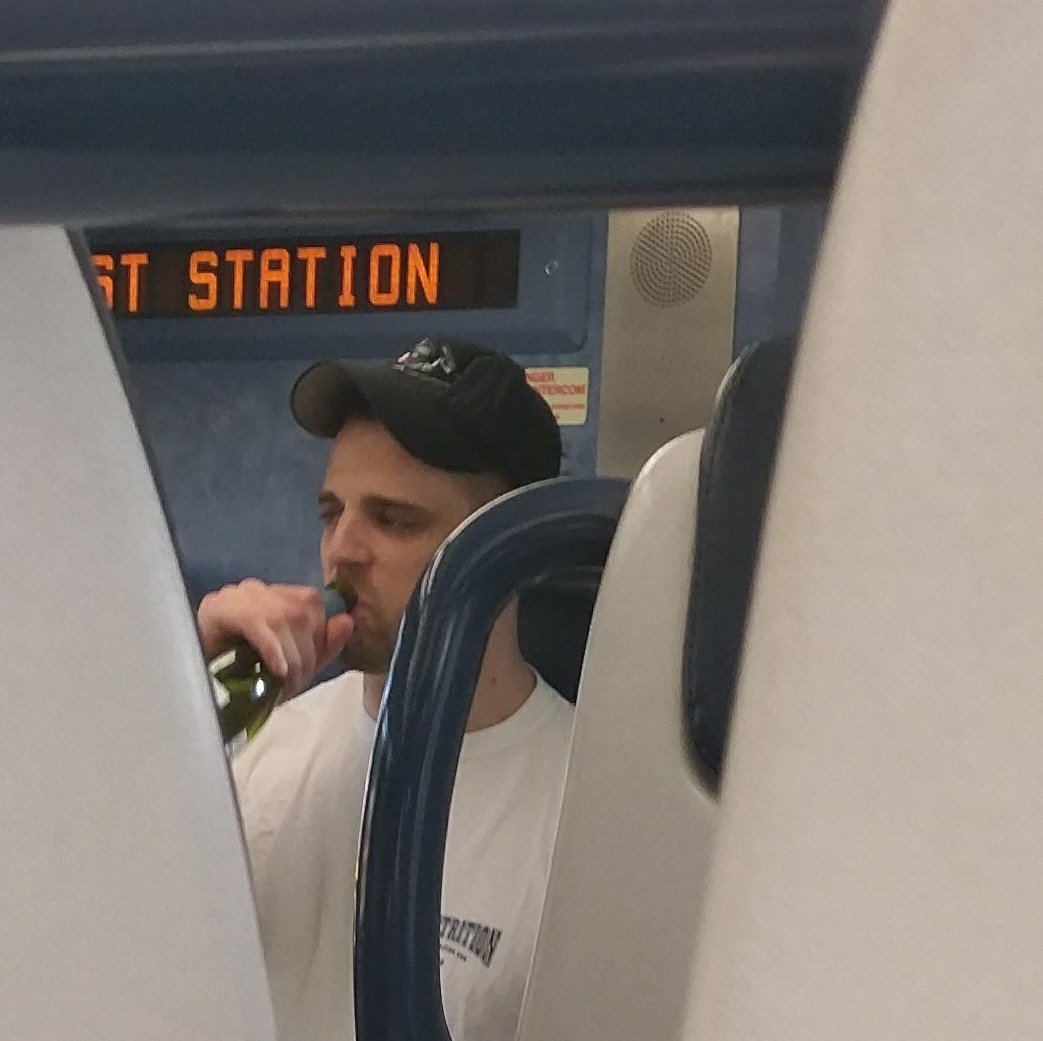 NJTrainDelays's tweet photo. Fuck yeah #TrainHero https://t.co/CqRt8O8YOT