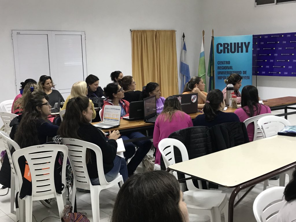 moni_ehernandez's tweet photo. Docentes en capacitación Pares/ABP @BaheDfc @ciiehenderson #colaboraABP https://t.co/av0GxLpjXn