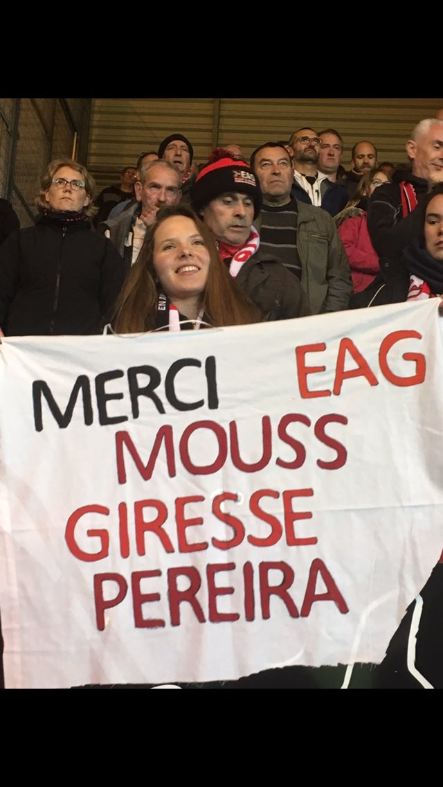 maevaollivier22's tweet photo. #EAGOM #MerciDiallo #MerciGiresse #MerciPereira 
@EAGuingamp 🔴⚫️ 
A la saison prochaine mon amour de Roudourou ⚽️💔☀️ https://t.co/gOjATwRBfq