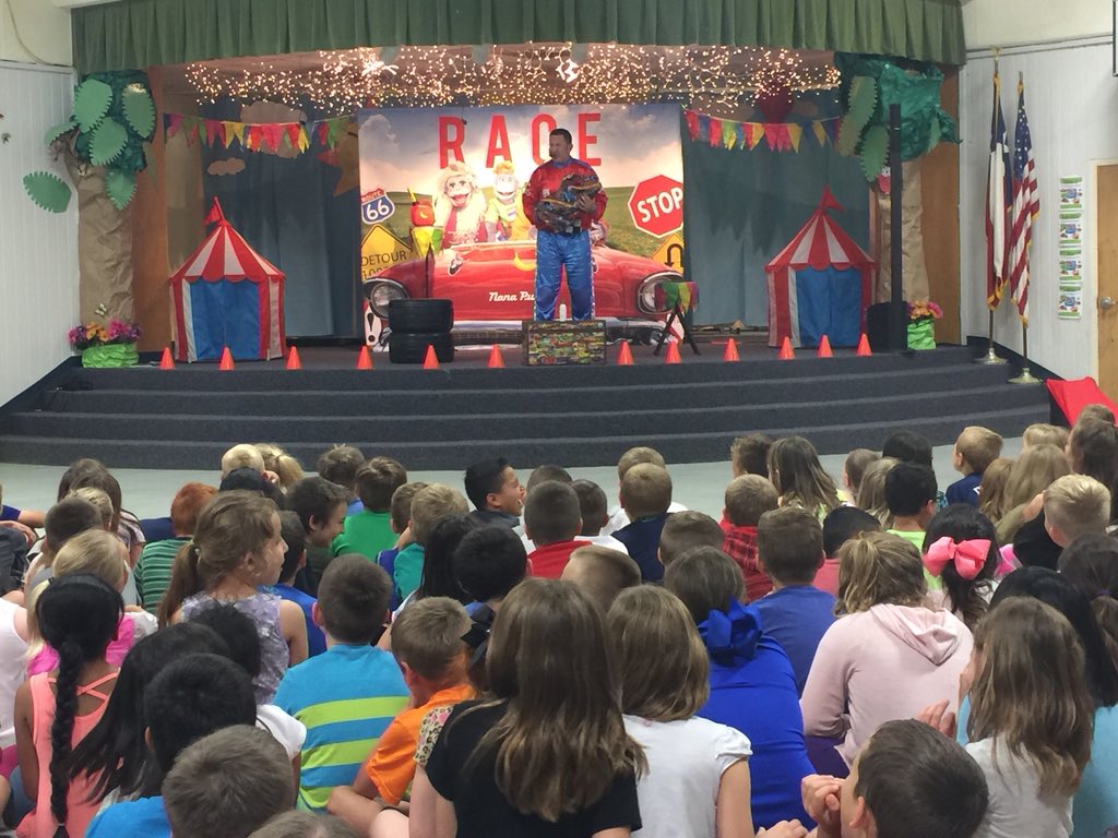 LibertyELaisd's tweet photo. STAAR Pep Rally with Dennis Lee and #NannaPuddin! #libertyloveslearning #azleISDway https://t.co/ZPn0SY3u3V