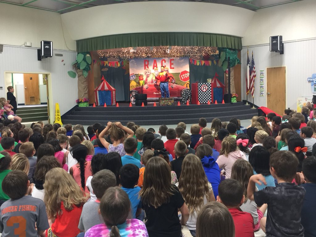 LibertyELaisd's tweet photo. STAAR Pep Rally with Dennis Lee and #NannaPuddin! #libertyloveslearning #azleISDway https://t.co/ZPn0SY3u3V