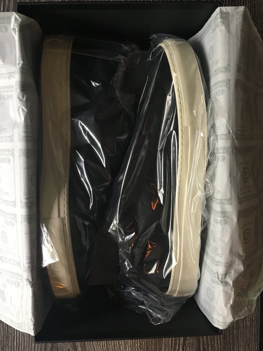 tomknauss's tweet photo. My buddy Bobby Axelrod just sent me some new kicks. Thanks Axe!!!  @greatsbrand @SHO_Billions @lewis_damian @Showtime #billionsxgreats #1of100 https://t.co/wZpEzyq1Rz