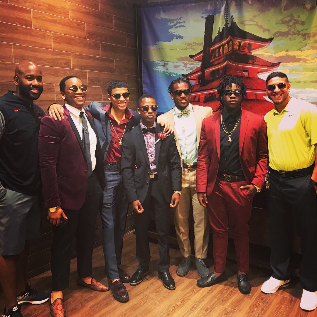 TaraFlowers22's tweet photo. Lookinโ SHARP... so proud of these young men! #rsdproud #RHSprom2018 #basketballfamily @CoachMFlowers @CoachRickPerez https://t.co/Eag3lBhgcp
