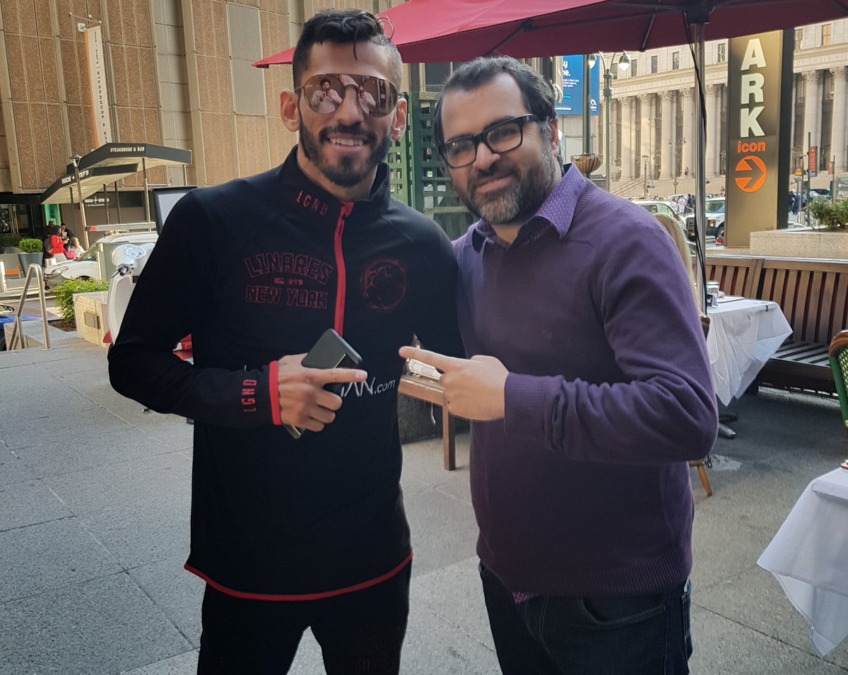 coronelclaudio's tweet image. Nos encontramos con @JorgeLinares en el restaurante Lugo, frente a @TheGarden. Ya recuperó energías luego del pesaje el venezolano para defender el campeonato ligero @WBABoxing ante @VasylLomachenko. #LinaresLoma #RealFight #ClashOfTheYear