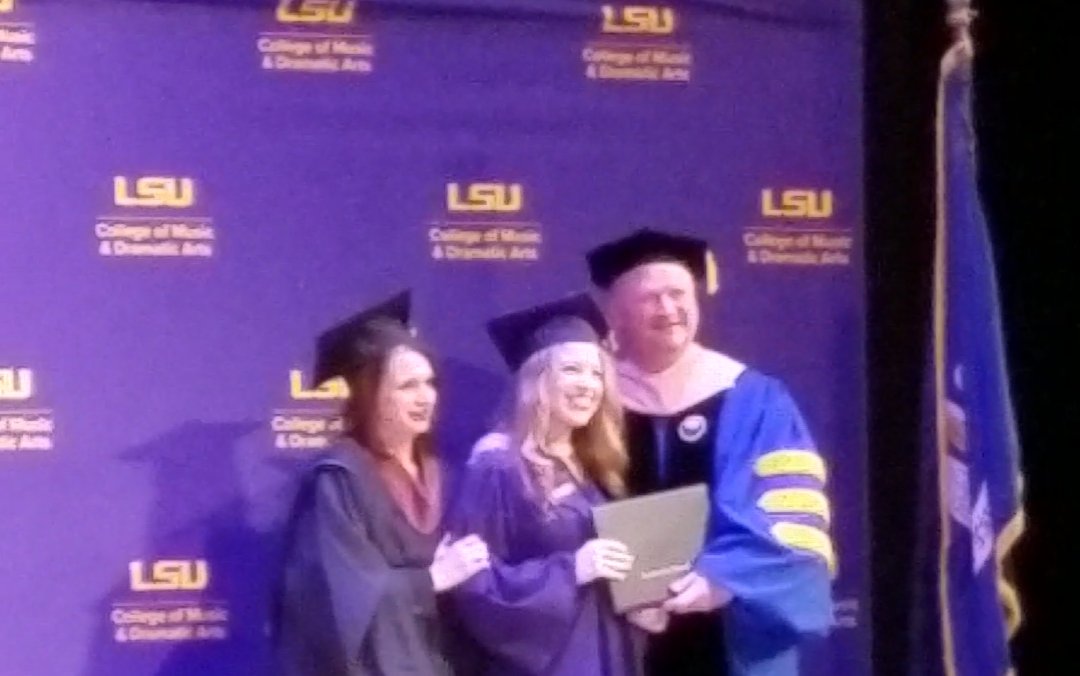CoachCWomack's tweet image. Congrats to my daughter @TatumTot333 on graduating from LSU today!!! #timetogetajob #loveyou
