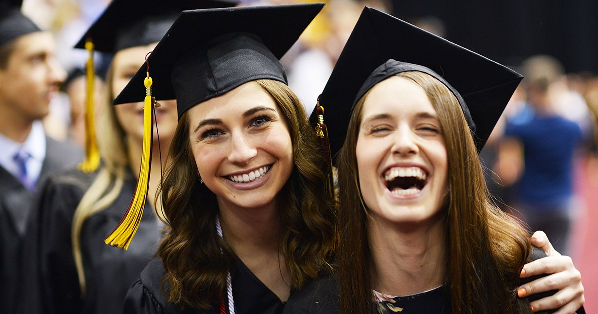 CarlsonUG's tweet photo. 🎓😀
See you Monday, graduates! #CarlsonGrad https://t.co/lT5L1NVtPY https://t.co/Bnbk5Q1vrt