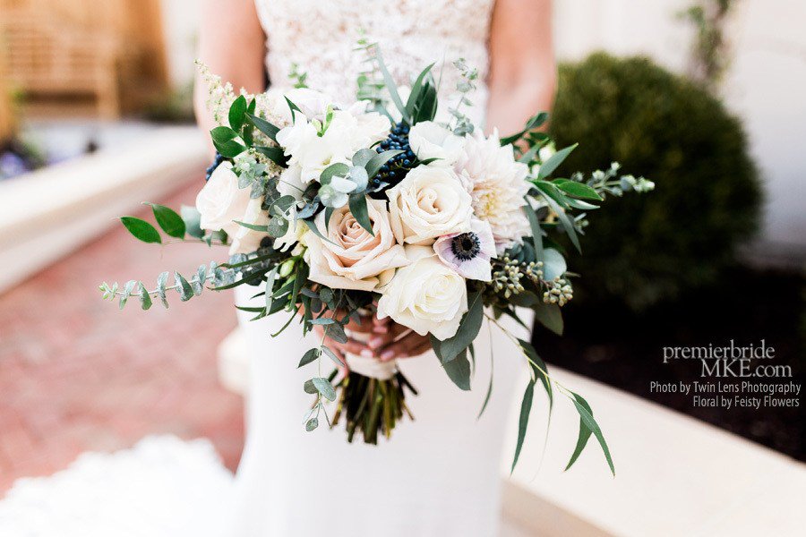 PremierBrideWI's tweet photo. Ask The Right Questions | Flowers https://t.co/OUuKGyY8nn https://t.co/gIzEQK20vi