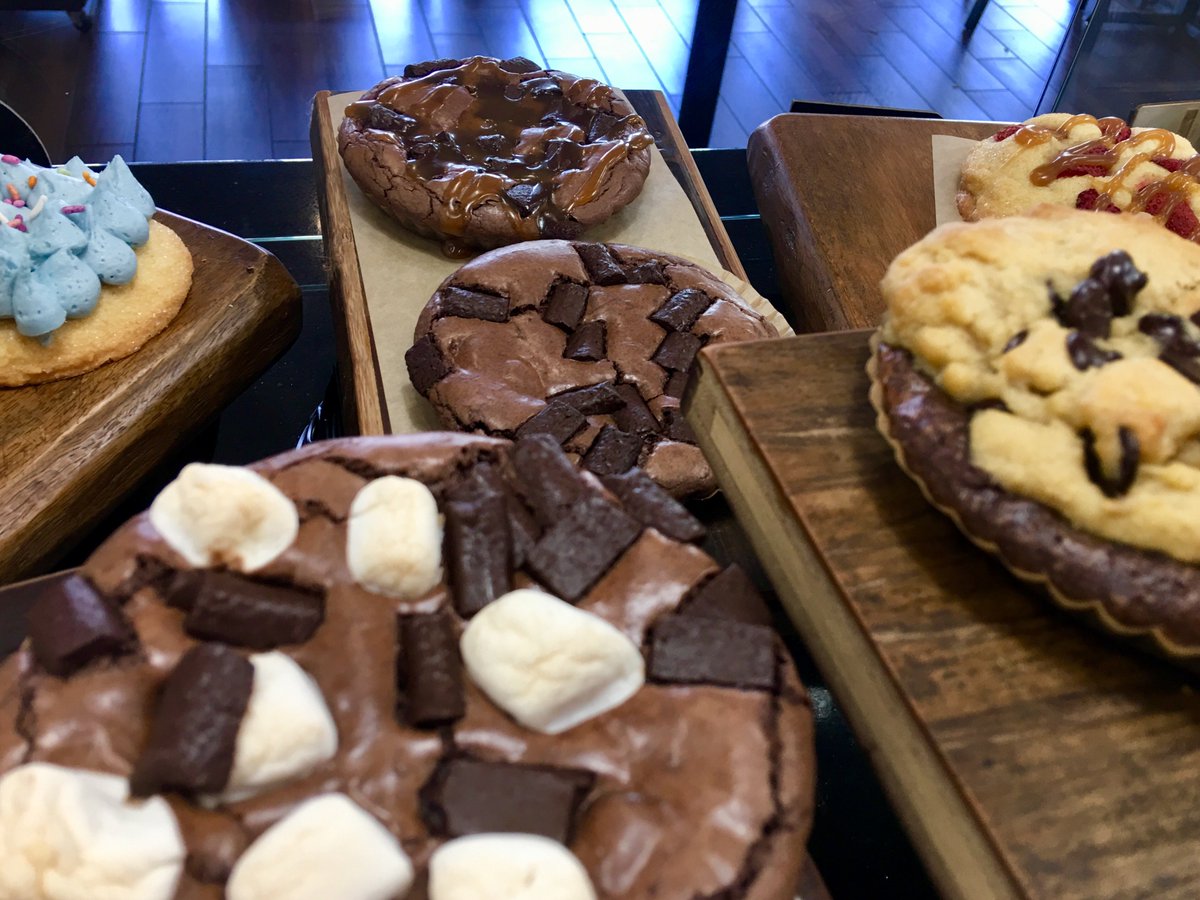 TheYummyCookie's tweet photo. ๐ Yummy, chocolatey brownies., made all sorts of crazy ways! Our most popular Cookie Brownie, #ochocandy topped, #Dandies marshmallows (which is so yummy and vegan! Look for that on our vegan brownies too) Oh my! Which one to choose๐คช https://t.co/IfKISARftd