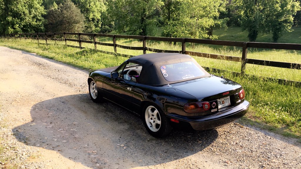 harleythegreatt's tweet photo. Today has been spent cleaning and painting. #mazda #miata #couplesproject π€ https://t.co/glFlaQgpVp