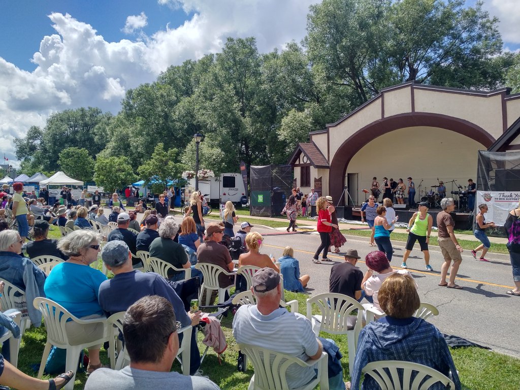 stratfordliveca's tweet photo. Who's ready for the #StratfordON Blues &amp; Ribfest on June 22-24? Follow our social media accounts for upcoming details!

Facebook: stratfordbluesandribfest 
Instagram: stfdbluesfest 
Twitter: stfdbluesfest 

#BluesFest = #GoodMusic
#RibFest = #GoodFood
#GoodFriends = #GoodTimes https://t.co/oAHRG9fZZv