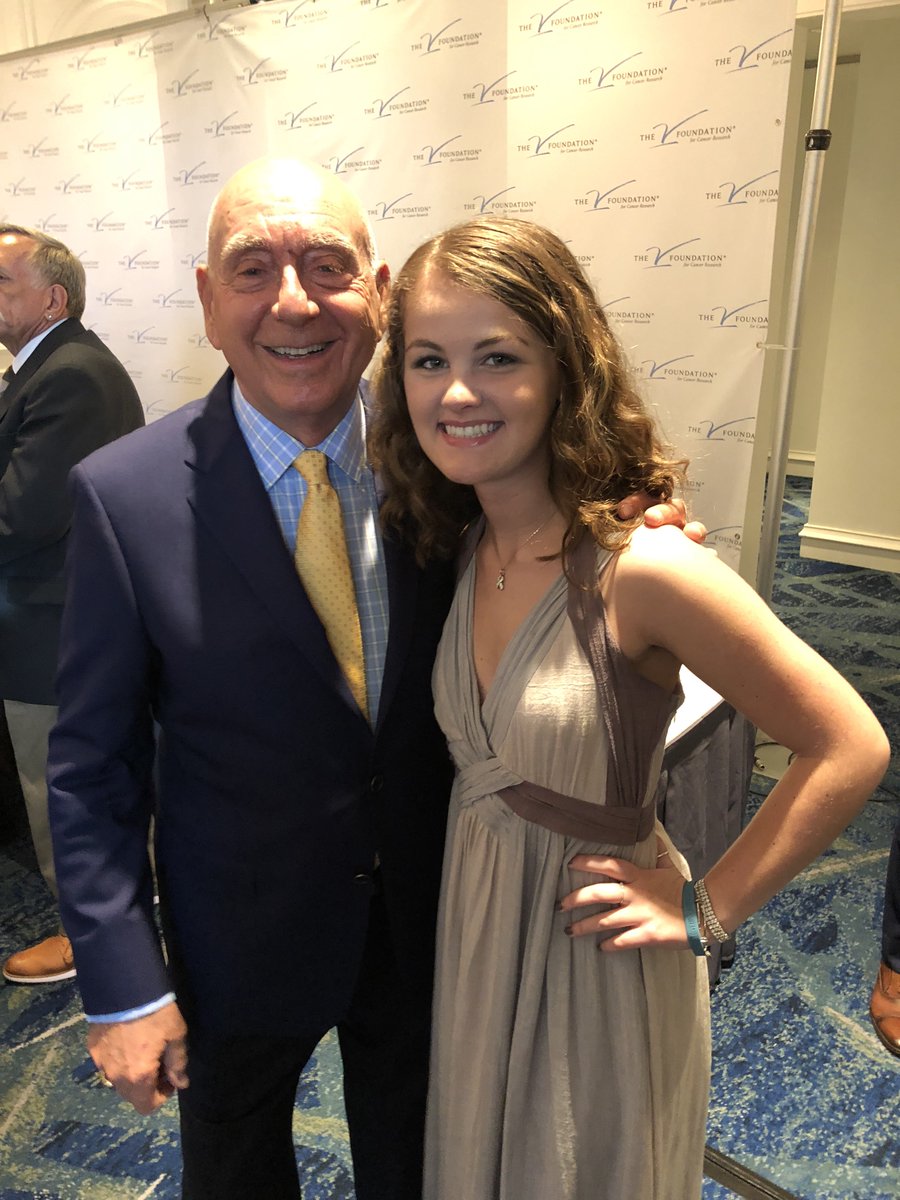 TatumParkerProj's tweet photo. Time to raise some cash for research with the man himself! @DickieV  #DVGala https://t.co/OXQGFMAJ7a