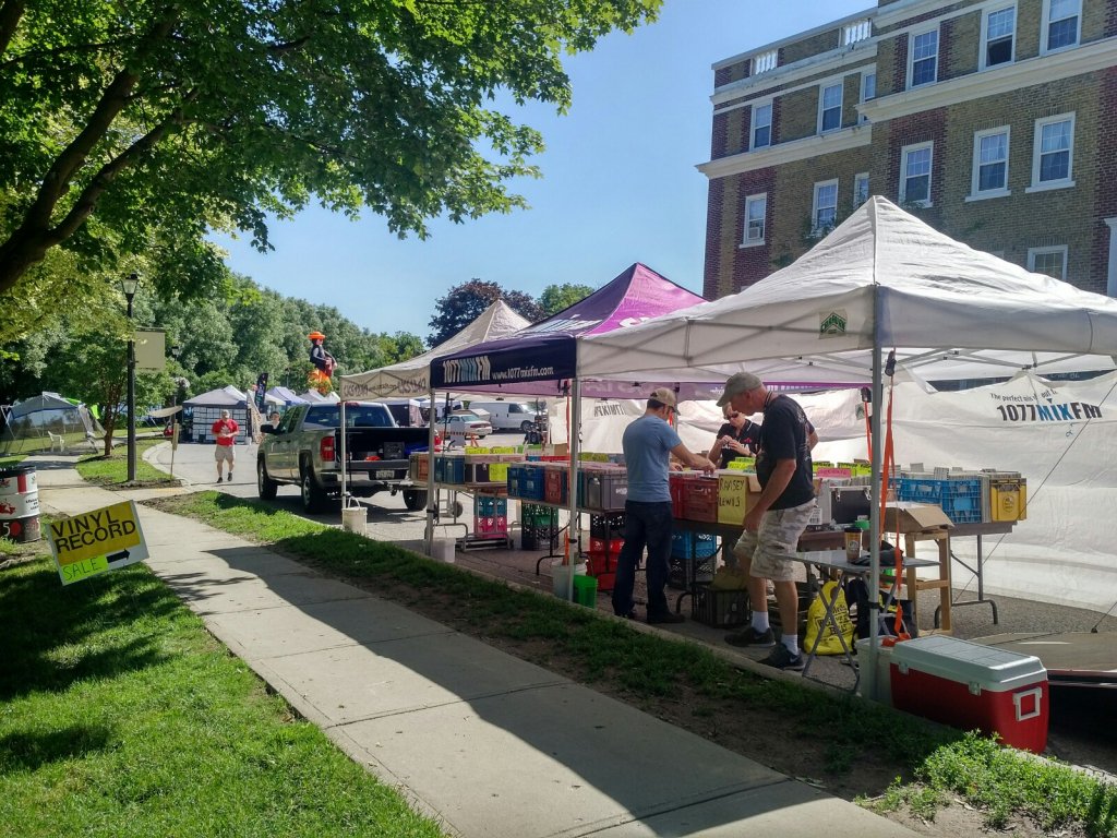 stratfordliveca's tweet photo. Who's ready for the #StratfordON Blues &amp; Ribfest on June 22-24? Follow our social media accounts for upcoming details!

Facebook: stratfordbluesandribfest 
Instagram: stfdbluesfest 
Twitter: stfdbluesfest 

#BluesFest = #GoodMusic
#RibFest = #GoodFood
#GoodFriends = #GoodTimes https://t.co/oAHRG9fZZv