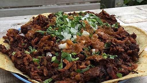 MALPORTACO's tweet photo. Ya saben que PINCHE CHAMACO se van a comer hoy???? Nosotros a este 😬 #malportaco #asilopides #asiteloservimos https://t.co/xW27lkBZEk