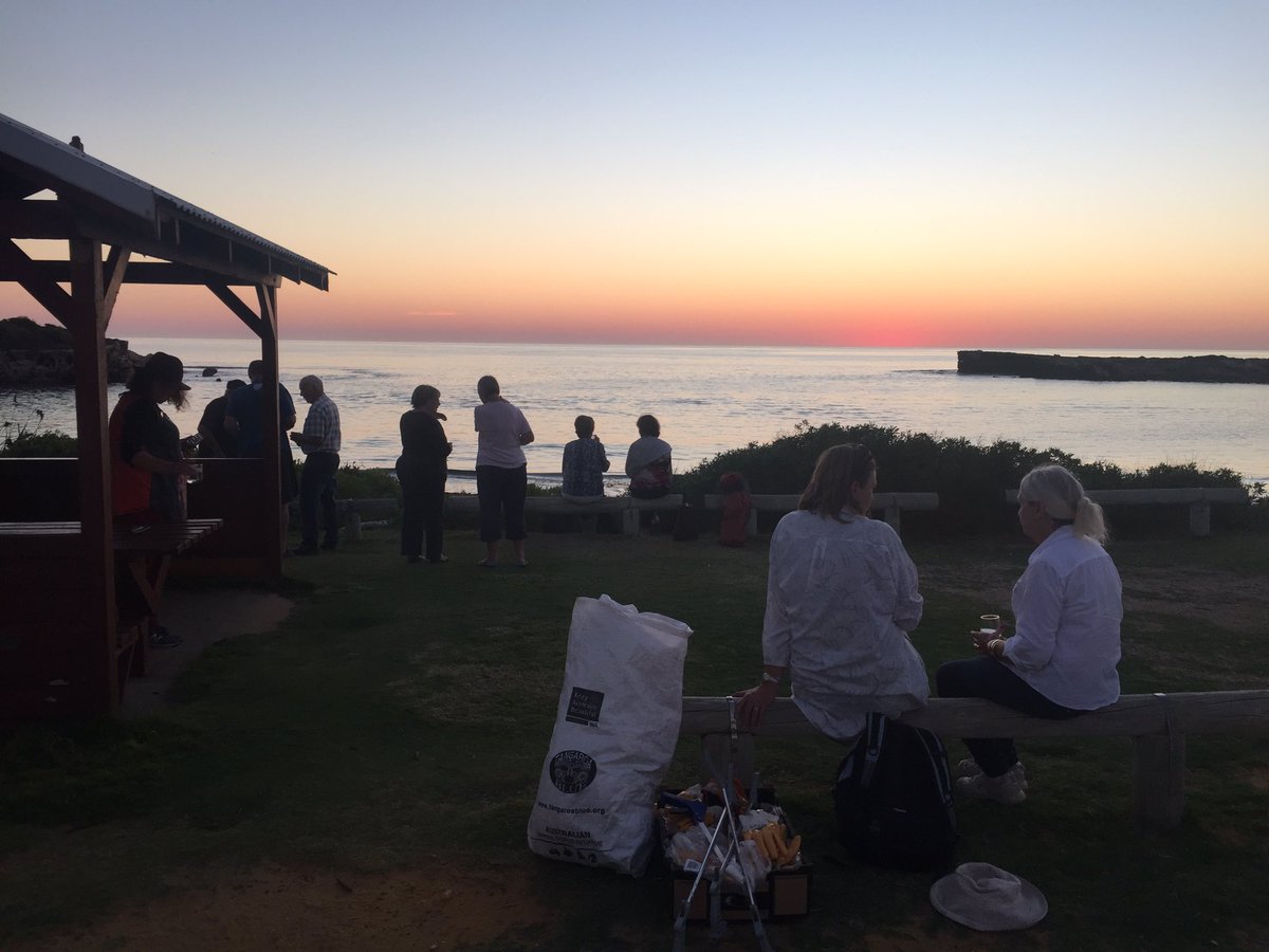 teganknowlesy's tweet photo. #CoastcareForum2018 wraps up with a #BeachCleanUp at the beautiful #DynamiteBay. How's the amazing sunset we were treated with! https://t.co/HAjtXR0dFI