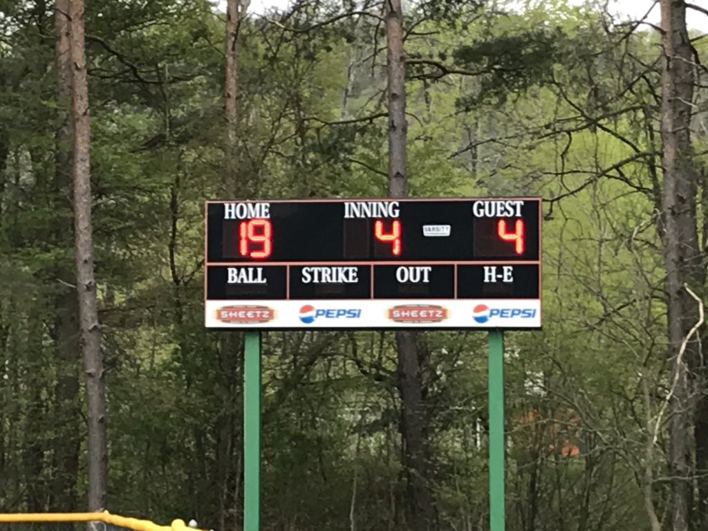 PAHSsoftball17's tweet photo. A big win for our seniors ❤️ Dingers hit by many. Team spirit is contagious 👏 https://t.co/99Wypbjunu