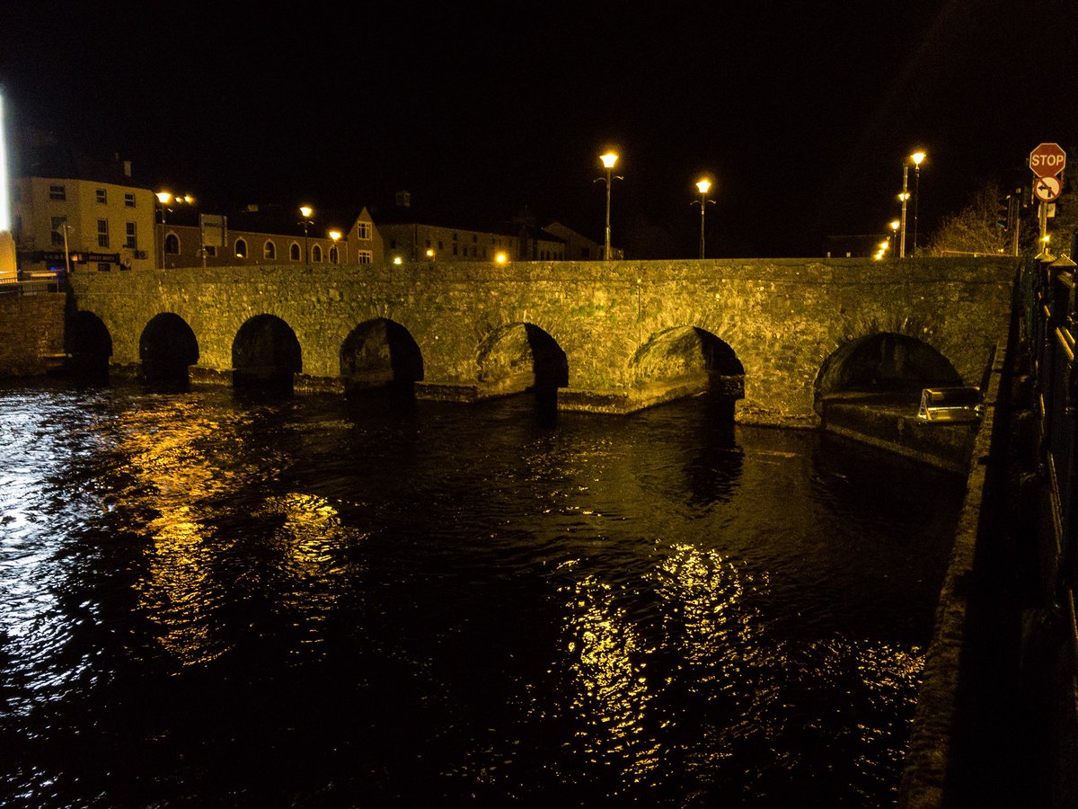 DIL_Sligo's tweet image. Bridges Lit Up Yellow - For Darkness Into Light Sligo 🌅

Thank you to Sligo BID for lighting Sligo up yellow, in support of Darkness Into Light. As you move through Sligo town on the route or on your way to the venue enjoy the yellow glow 🌅

#Sligo #DIL2018