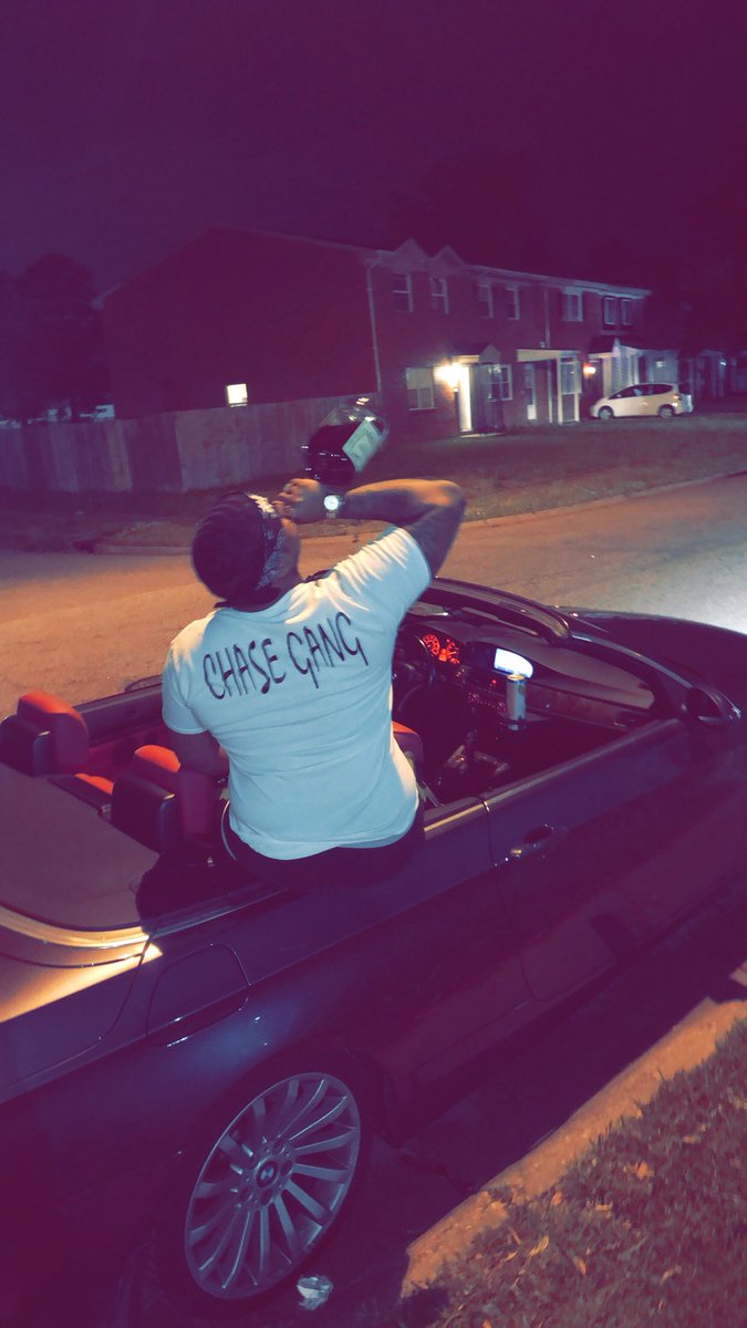 booleylavish's tweet photo. Happy Chase day to me 🎉🎈 #OTC #E00 https://t.co/tu9RJnmBoM