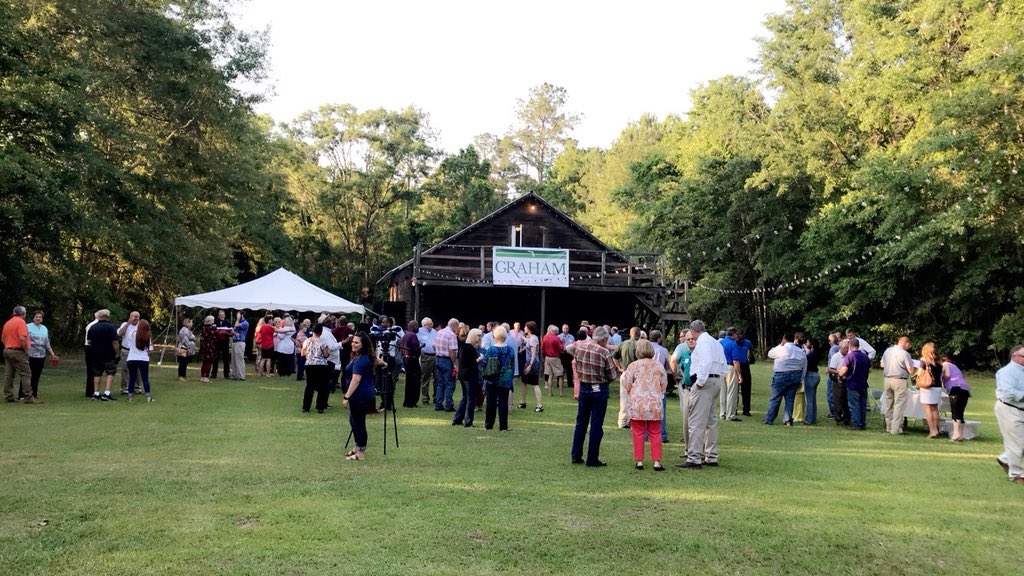 jgillwoodward's tweet photo. This is what momentum across the state looks like for @GwenGraham! In Republican stronghold, Blountstown tonight. #TeamGraham #67countystrategy https://t.co/ti7n8jtmJP